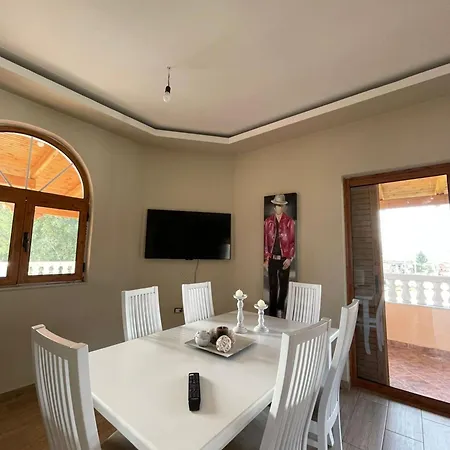 Kapllani Apartamento Delvine